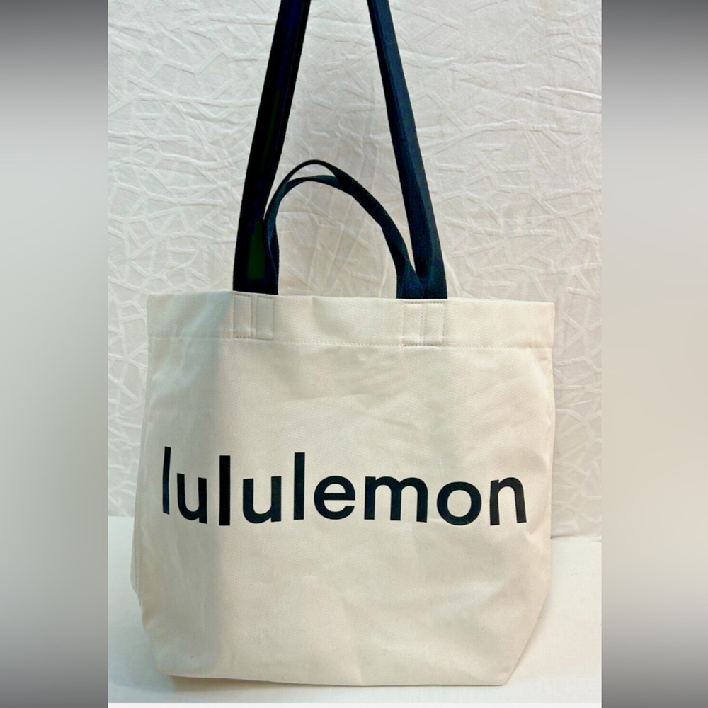 Lululemon White Cream Tote Bag - Picture 7 of 8